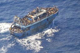 媒体视野｜我院臧术美副研究员接受三联生活周刊采访谈「希腊难民沉船事件」