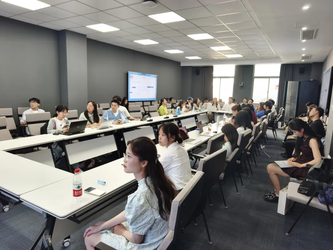 活动回顾｜我院举办2025年就业服务月系列活动之“选调生、公务员报考经验分享会”