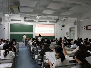 政治与国际关系学院召开第四次研究生代表大会